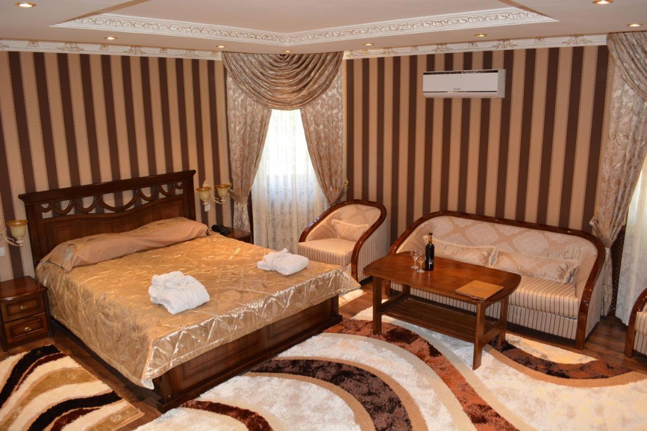 Hotel Papillon Tashkent Esterno foto