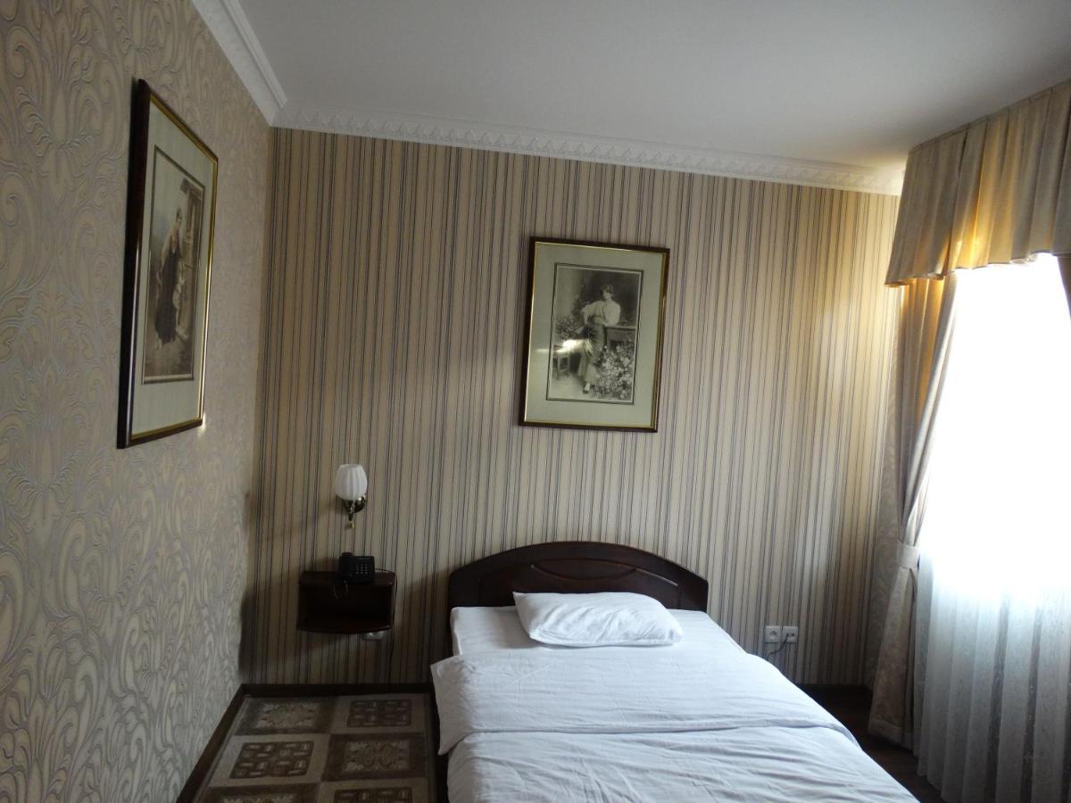 Hotel Papillon Tashkent Esterno foto