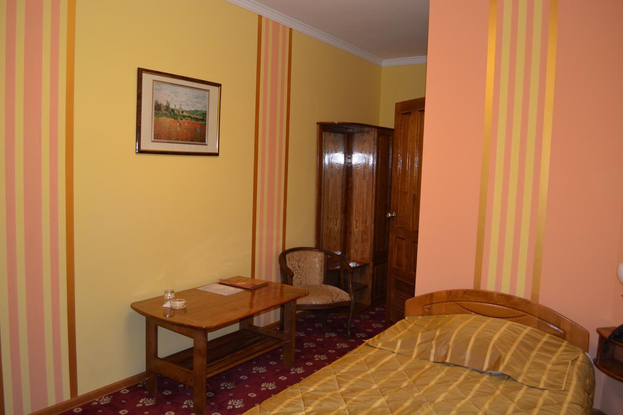 Hotel Papillon Tashkent Esterno foto