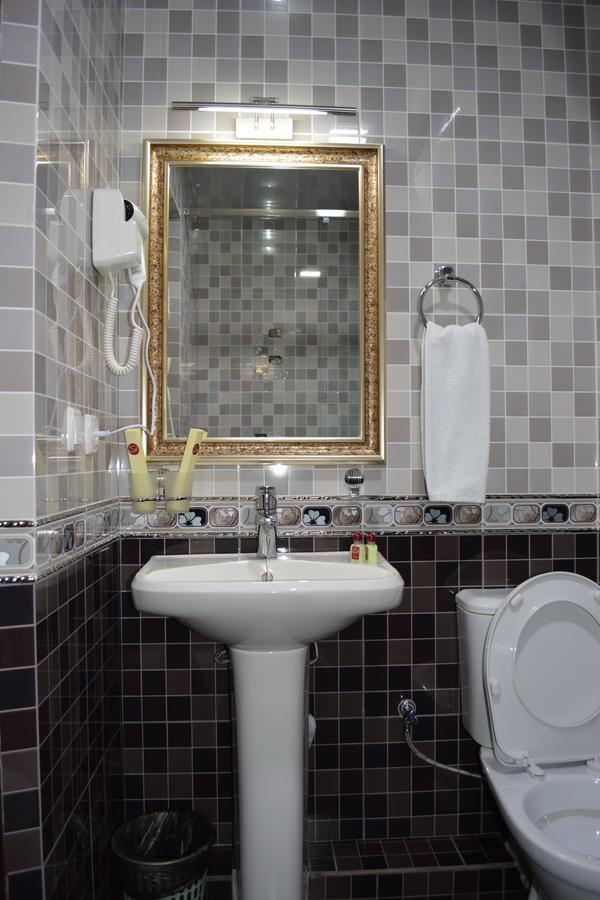 Hotel Papillon Tashkent Esterno foto